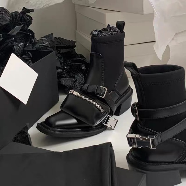 pocket design boots