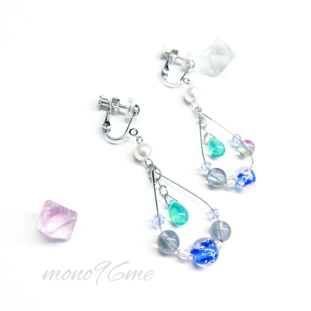 淡く光るビーズたちのイヤリング Mono96me