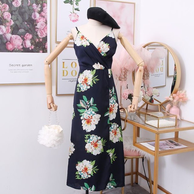 ワンピース キャミワンピース 袖なし ノースリーブ ミドル丈 ひざ丈 Vネック フラワー 花柄 カシュクール風 可愛い ガーリー フェミニン 夏 大人女子 きれいめ ナチュラル ハワイアン リゾート ビーチ 海水浴 バックコンシャス ウッディーベース1号店