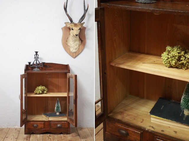 230 古いガラス戸棚 本棚 収納棚 アンティーク家具 食器棚 古道具 ナチュラルインテリア アンティークコスモ