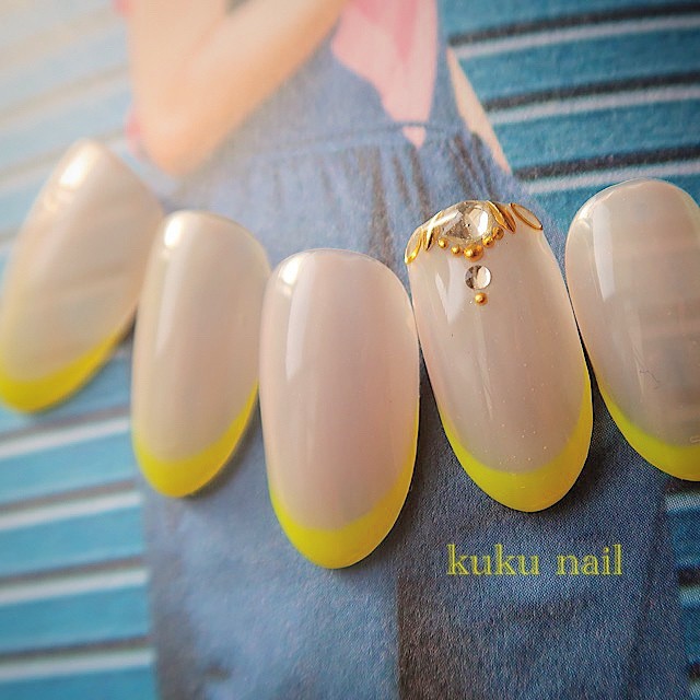 ネオンイエロー細フレンチネイル Kuku Nail