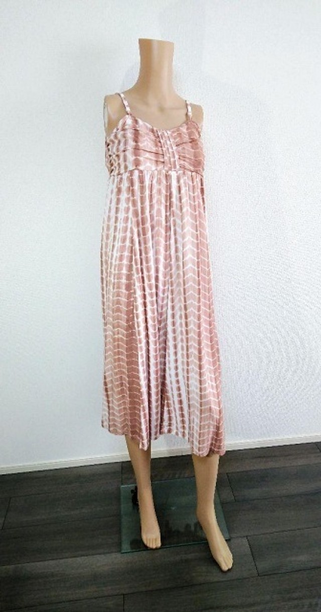 Flowernagirl サラッとしていて着心地抜群 肩紐は調節が可能 胸元にギャザーを寄せたリボンのようなリボンタイダイ染めワンピースドレス 大人輝く 毎日着たい その時着たい がここにあるflowernagirl フラワーナガール 公式ファッション通販サイト