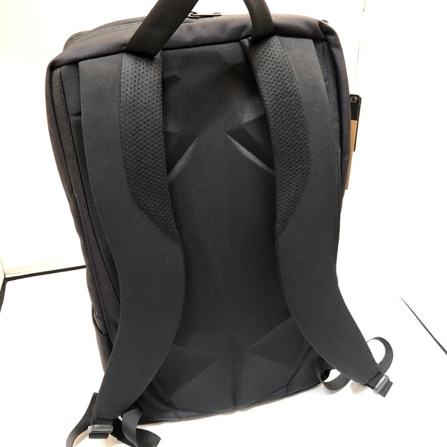 Shuttle Daypack Slim Black The North Face ザ ノースフェイス Fit Two フィットツー 上野のアウトドアショップ アパレル シューズ バック等の販売店