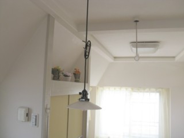 海にただよう海月 くらげ のようなペンダントライトm ハンドメイドガラスセード 天井吊照明 おしゃれ かわいい レトロ 和風 お店向き インテリア照明 を厳選 通販店 家暮楽