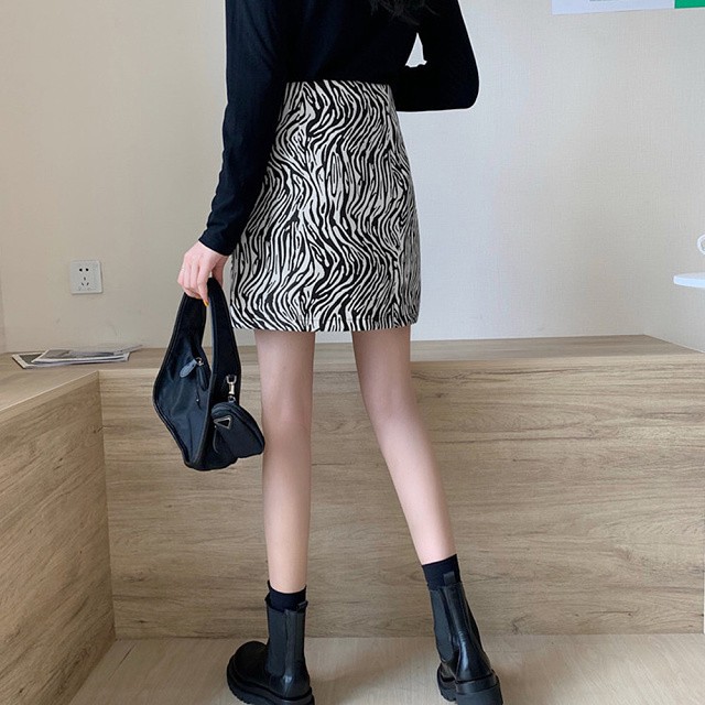 即納 2タイプ ミニスカート ロングスカート 膝下丈 ミモレ丈 ゼブラ柄 裏地付き スリット アニマル柄 タイトスカート 台形スカート Aライン ペンシルスカート レディース ボトムス S L 白 黒 Ns 1167 Daily Closet