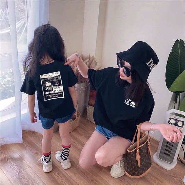 Kst2 送料無料 キッズ ベビー 2色 Need A Hug バックプリントレトロミッキーtシャツ ミッキーtシャツバックプリントtシャツ リンク コーデ 親子コーデ 家族コーデ カップルコー Yotsuha