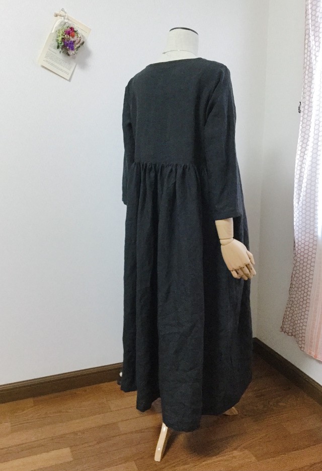 墨黒 リネン のギャザーワンピース 7fukubijin