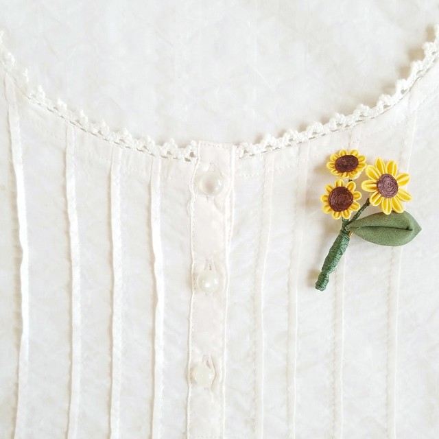 つまみ細工 ひまわりの花束ブローチ フラワー 誕生日 記念日 プレゼント 入学式 卒業式 結婚式 パーティー パール ヒマワリ 向日葵 フラワー 誕生日 記念日 プレゼント 入学式 卒業式 結婚式 パーティー ヒマワリ 向日葵 つまみ細工のお店 花色小町 お花の