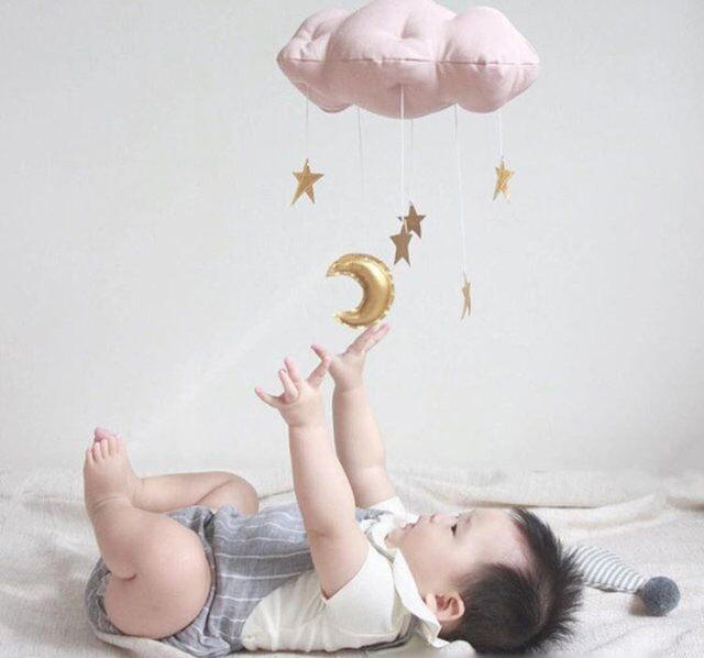 新作 ふわふわ雲と星のモビール Meubebe メウベベ