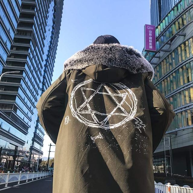 予約販売 ミリタリーコート アウター モッズコート フード付き フェイクファー バッグロゴ ミディアム丈 メンズ ブラック カーキ 防寒 お洒落 カジュアル ベーシック 秋冬 暖かい M L Xl Favoriteselect