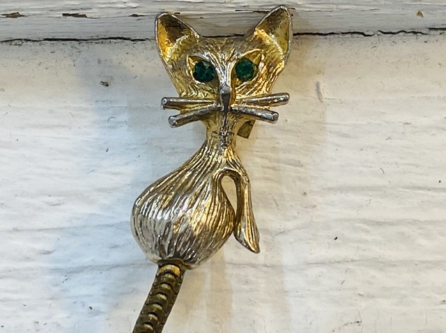 尻尾の長い猫さんの小さめブローチ フランスより入荷 60年代くらい ヴィンテージアクセサリー Weekendcats