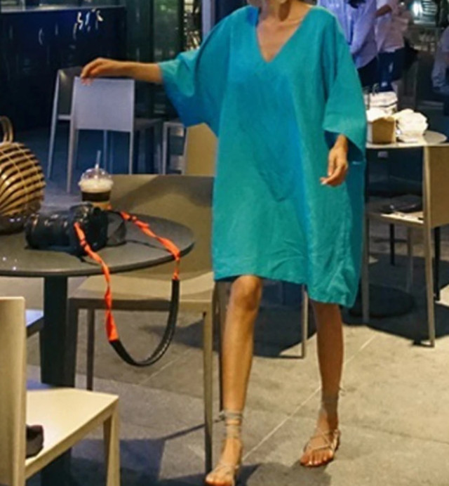 ワンピース ミニ丈 カジュアル レトロ ラフ ゆったり お呼ばれ ブルー 青 ニッチ Cool シンプル 映え クール ママ 母 体型カバー ゴージャス ニッチ ハイストリート ゆったり オーバーサイズ 個性的 代 30代 きれいめ モダン 春夏 着痩せ効果 大人カジュアル かっこいい