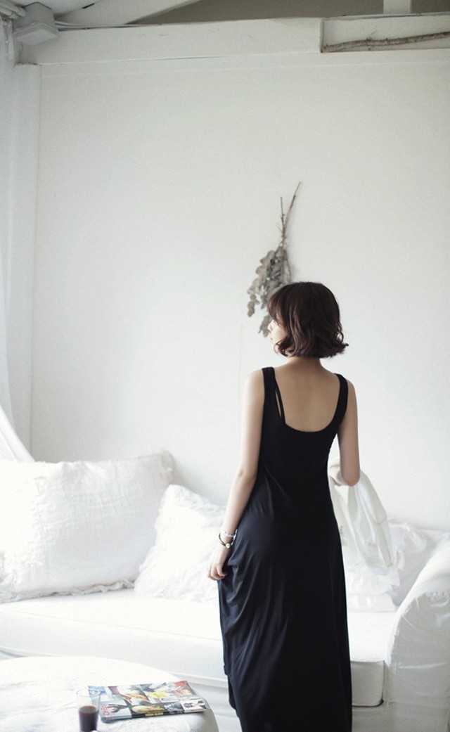 ブラック ダークグレー ロイヤルブルー ワインレッド ベージュ ｕネック ノースリーブ Aライン ロング丈 ドレスワンピース ノースリーブ 通勤 デート お出掛け お呼ばれ 薄い B038 Hollys Design