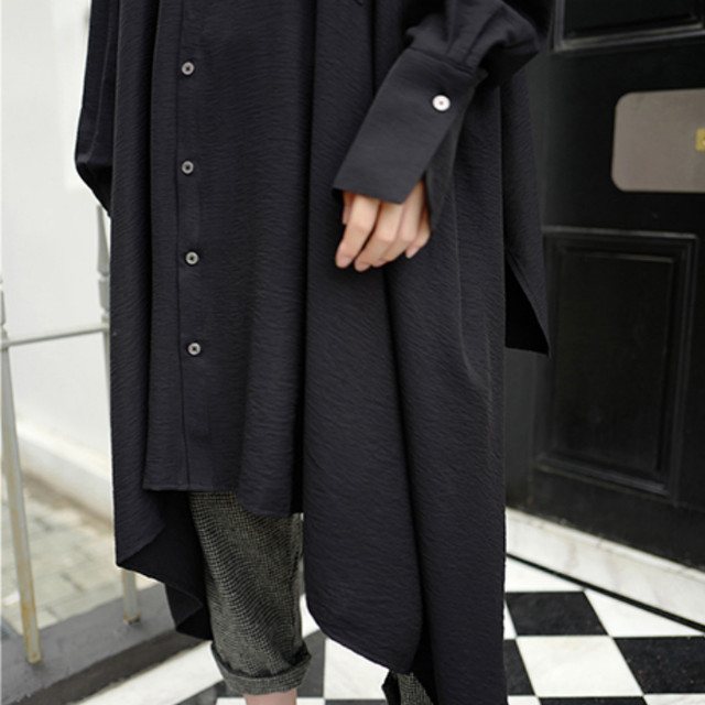 燕尾モチーフロングシャツ ビッグ ロングシャツ モード系 黒 白 ブラック ホワイト ユニセックス メンズ レディース 無地 ゆったり 大きいサイズ 開襟シャツ ロングスリーブ ドルマンシャツ シャツワンピ オーバーサイズ 韓国 原宿系 ドレープ ビッグシルエット お