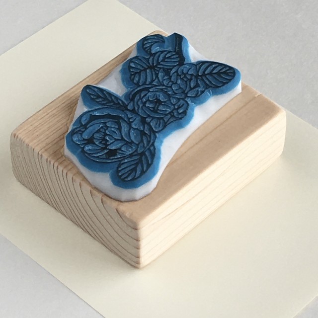 一点限り ボケの花のはんこ 消しゴムはんこの紫糸