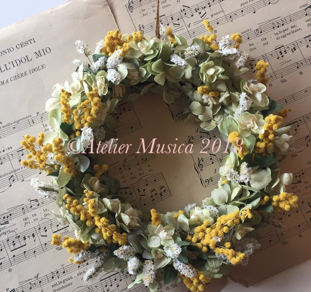 ミモザと紫陽花とスターチスのリース Atelier Musica オンラインショップ Operetta