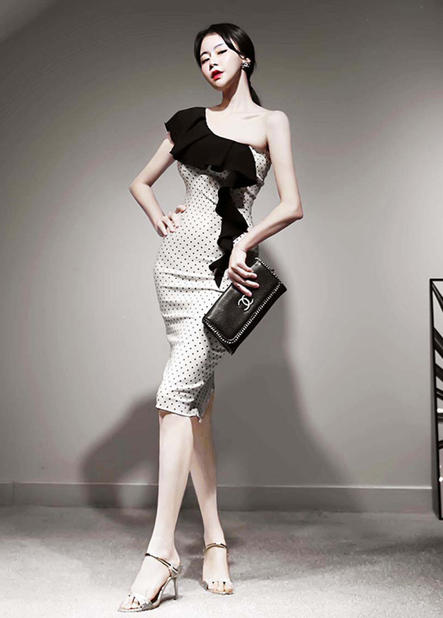 水玉タイトオフショルダーワンピース s S Dress Company