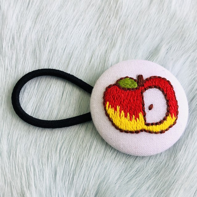 Patches No 13 2 くるみボタンヘアゴム りんごちゃん Mestoregreen