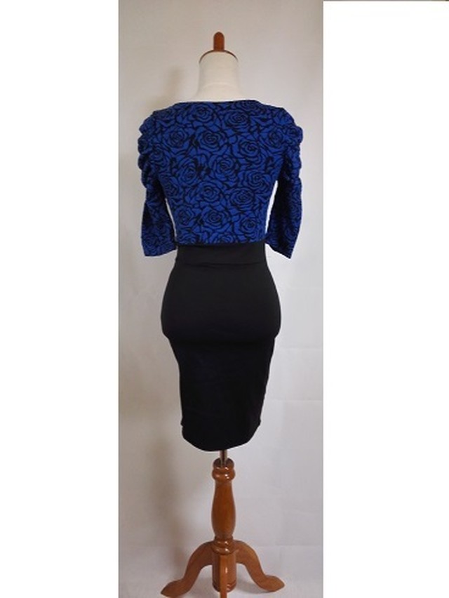 L A 青 黒のバイカラー バラ柄ボディーコンシャスワンピース 希望小売価格円 9plus