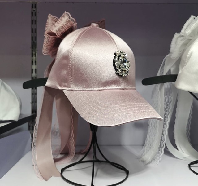 大人可愛いキャップ 即納 レースのおリボン付き乙女なキラキラビジュー姫キャップ 光沢 ラインストーン イチゴちゃんショップ