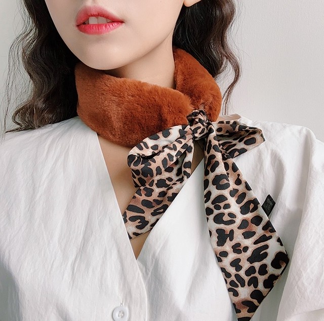 マフラー スカーフ ファー レオパード 豹柄 ヒョウ柄 フェイクファー もふもふ あったか ふわふわ 黒 白 トレンド 秋冬 グレー ベージュ ピンク ブラウン 大人可愛い かわいい 上品 シンプル 差し色 華やか 10代 代 30代 40代 デート デイリー お呼ばれ 食事