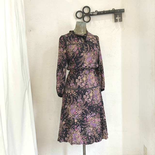 ブラック 花柄 フレアワンピース ヴィンテージ 紫 Tokyodresslab
