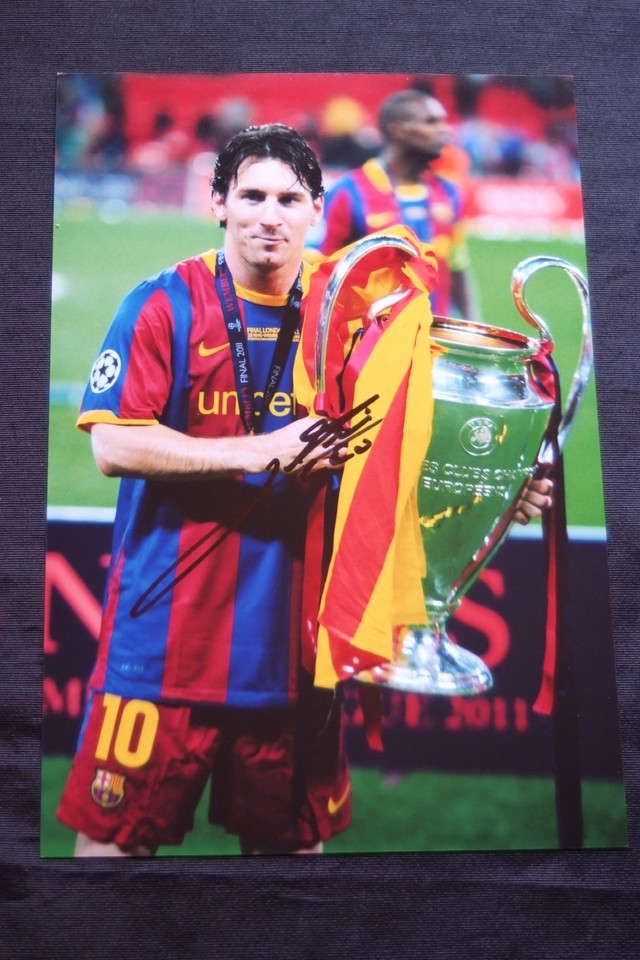 Messi Signed Photo メッシの直筆サイン入りカラー写真 2 Celebcity