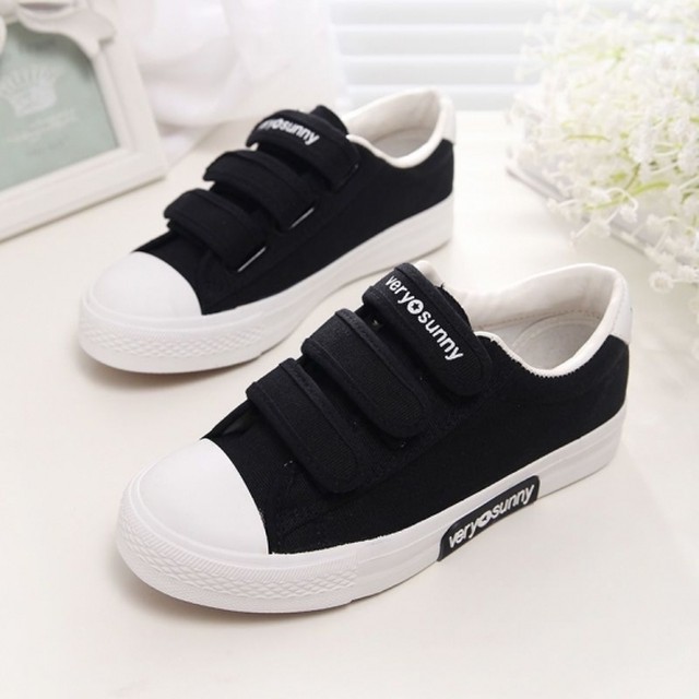 一部即納 スニーカー レディース 白 黒 25cm フラットシューズ レディース 大きいサイズ レディース フラットシューズ ぺたんこ ローカット レースアップ シンプル かわいい 厚底 おしゃれ Leaflower 001 リーフラワー レディースファッション専門店