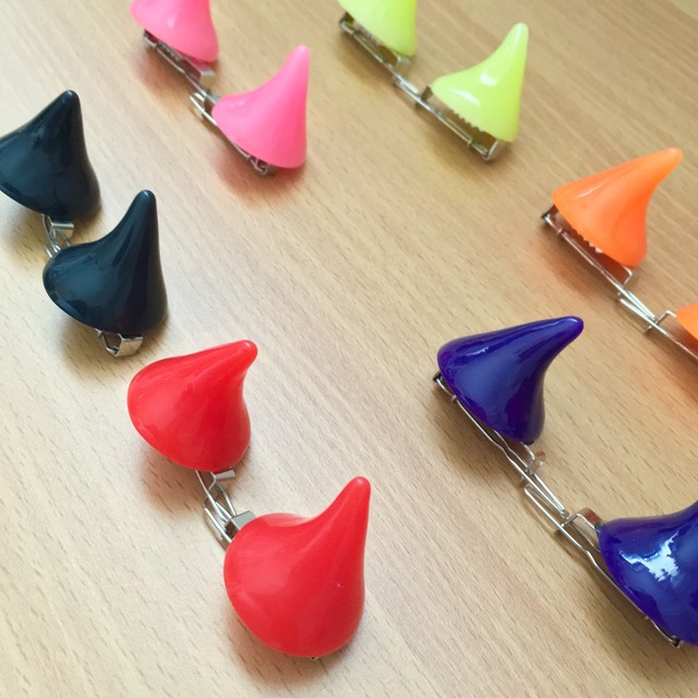 悪魔のツノ ヘアクリップ コスプレにも 即納 Honeyhonesty