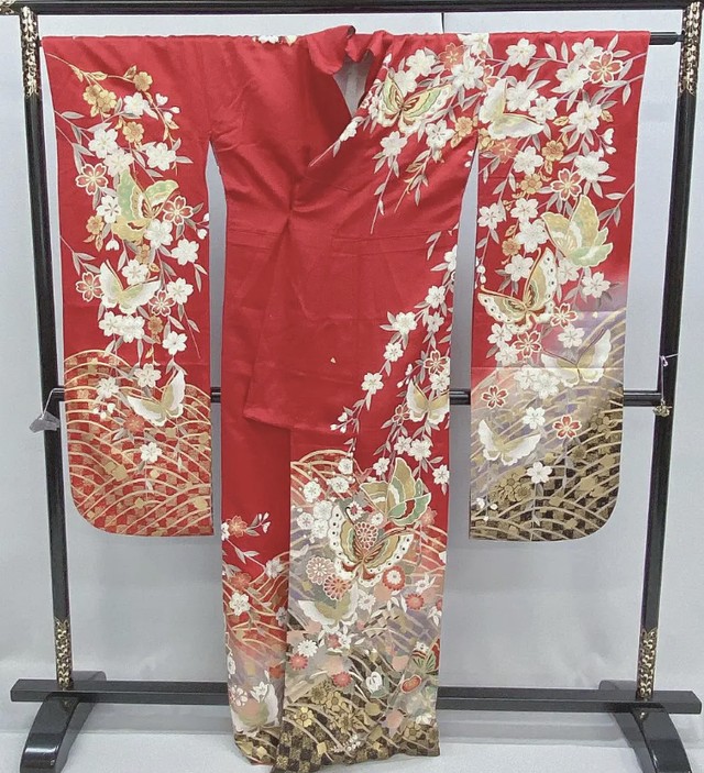 371 着物 振袖 正絹 赤 蝶文様 桜 梅 橘 154 5 164 5 着物屋ももゆり