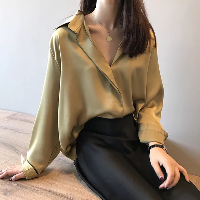 シルクサテンVネックシャツ【silk satin V neck shirt】