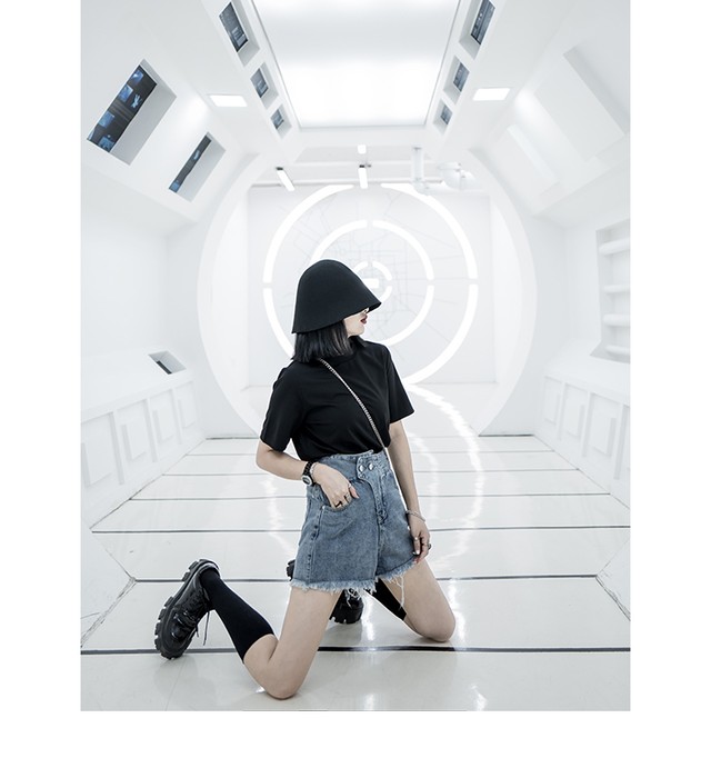 ショートパンツ デニム ダブルバックル ハイウエスト カットオフ カジュアル シンプル ブラック ブルー ブラックコーデ モノトーン ワントーンコーデ デザイン オリジナル モード Mode モード女子 個性コーデ 着回し お出かけ 夏 Uki Uki