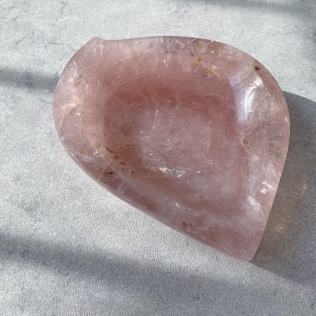 マダガスカルローズクォーツ 特大 02 うつわ お皿 アクセサリーケース 天然石 鉱石 Kamoku カモク 鉱石と天然石のネットショップ