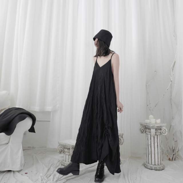 タック プリーツ ロングワンピース キャミワンピース ノースリーブワンピース ドレスワンピース アシメ シワ加工 ゴシック モード系 黒 ドレープ ロング丈 マキシ丈 レディース 上品 ロングワンピ モノクロ 韓国 原宿系 お支払い後20日以内に発送 Top071 Loveless