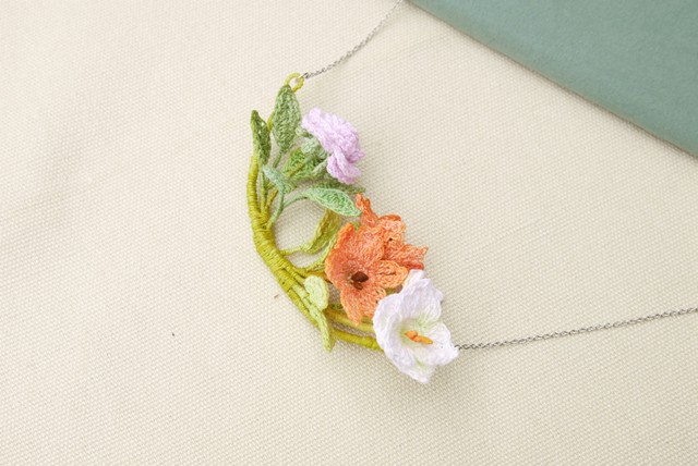 レースかぎ針編みバラとユリのミニフラワー小さい花のネックレス ステンレスチェーンアクセサリー Elementpress