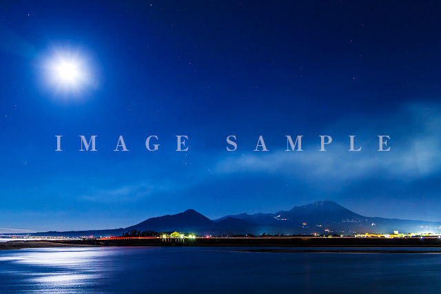 月夜の大山 Aqua Image Web Shop 高解像度ロイヤリティーフリー写真素材ダウンロードサイト