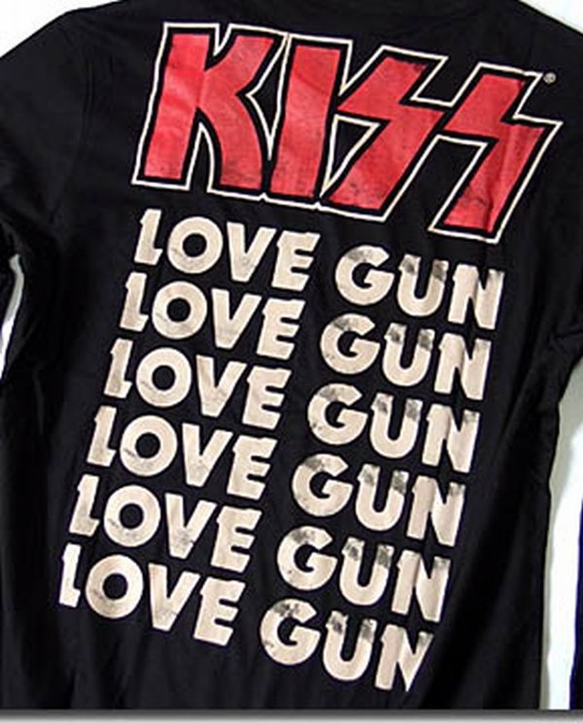 長袖 Tシャツ カットソー トップス メンズファッション 伝説のロックバンド Kiss キッス ロゴプリント 長袖ロンt Love Gun ロック系コーデ かなり使える バンドロンt プリント ロングスリーブtシャツ 正規ライセンス 並行輸入商品 カッコ良い バックプリント インパクト