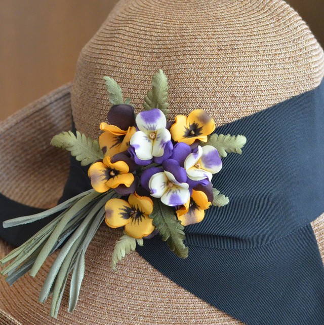 ビオラの花束のコサージュ オレンジ パープル 8colon