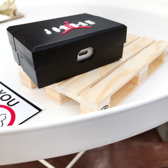 Airpods Pro Airpods ケース シリコン カラビナ付 保護 カバー Case エアージョーダン 靴箱 シューズ ボックス 対応機種 エアポッズプロ エアーポッズ第2世代 第1世代 かわいいairpodsケース Switchカバー Iphoneケース Airtagホルダー New I