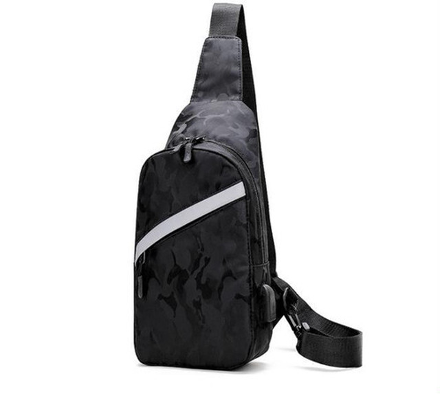 新品 ボディバッグ メンズ おしゃれ Usbポート付 シンプル 黒迷彩 大容量 定番 Bladg