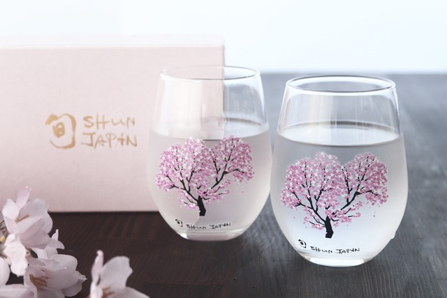 Cs 05s 冷感桜 フリーグラスペアセット 春 桜 グラス 花見 ペアセット 贈り物 温度 変化 日本酒 乾杯 記念 ギフト プレゼント お祝い 丸モ高木陶器 温度をデザインに 美味しいをデザインに