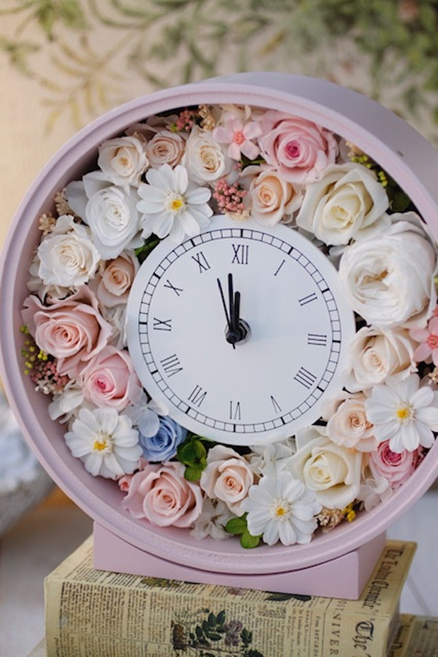 フラワー時計 スイートピンクアイボリー ｌｉｃｈｔｔｅ ｆｌｏｗｅｒ