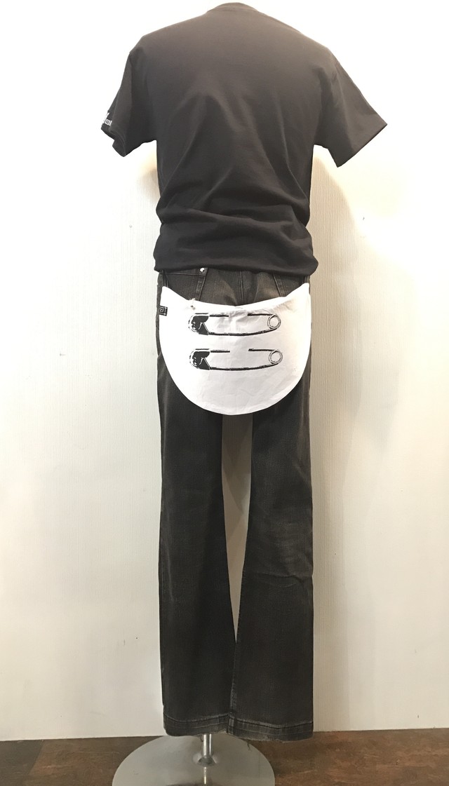 けつ当て しりあて ヒップバッグ バムフラップ 白 安全ピン 通販 パンク ファッション けつ当て しりあて バムフラップ バムフラップカンパニー