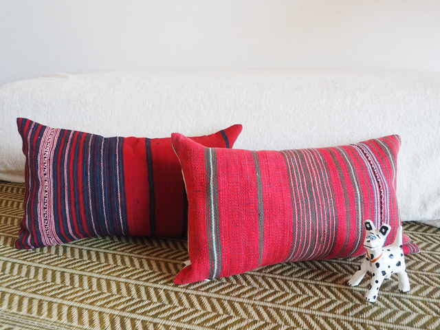 カレン族のミニクッションカバー 藍 赤 Sapibi ミャンマーの手仕事セレクトショップ サーピービー ハンドメイド 布雑貨の通販 エシカルでフェアトレード