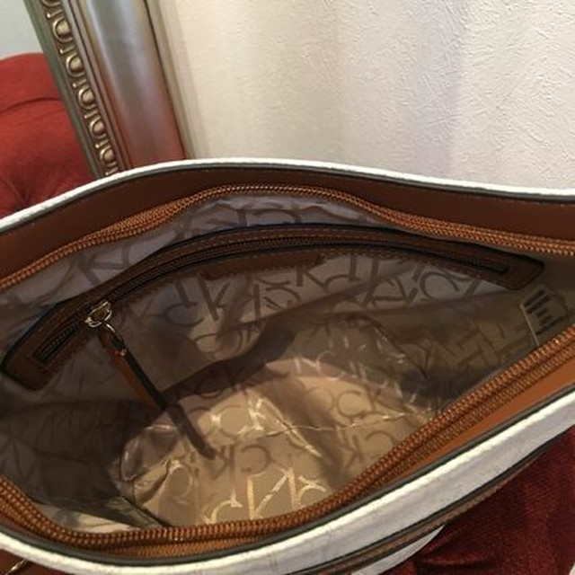 カルバンクライン モノグラム柄ショルダーバッグ La Holy