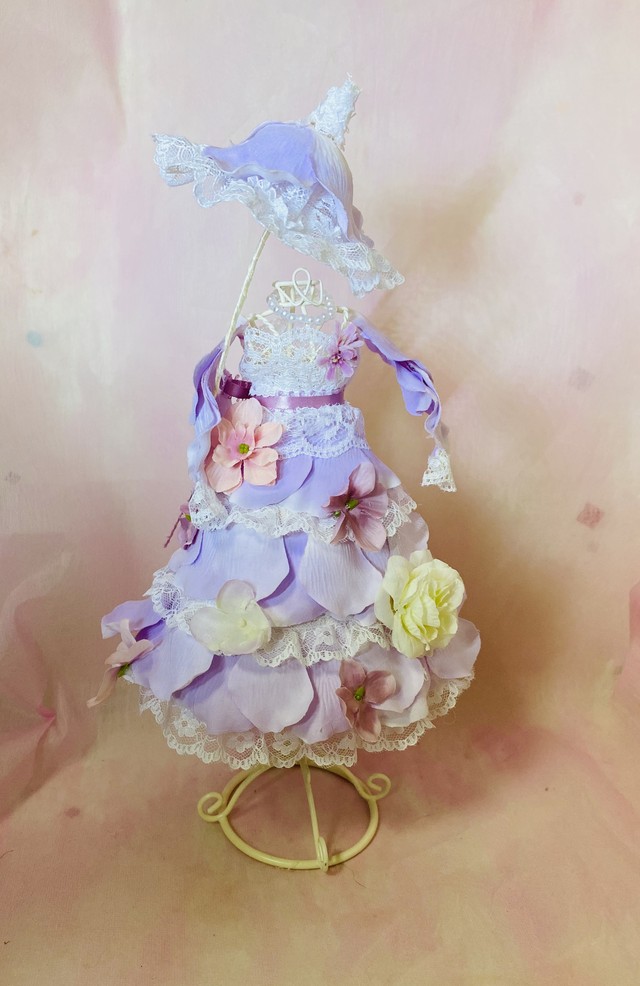 母の日 花 可愛い プレゼント ギフト 喜寿 古希 お祝い ドレス 贈り物 お見舞い 薔薇の花びらのプリンセスドール 若作り姑と美人嫁のプリザーブドフラワーショップ ハナ イヴ