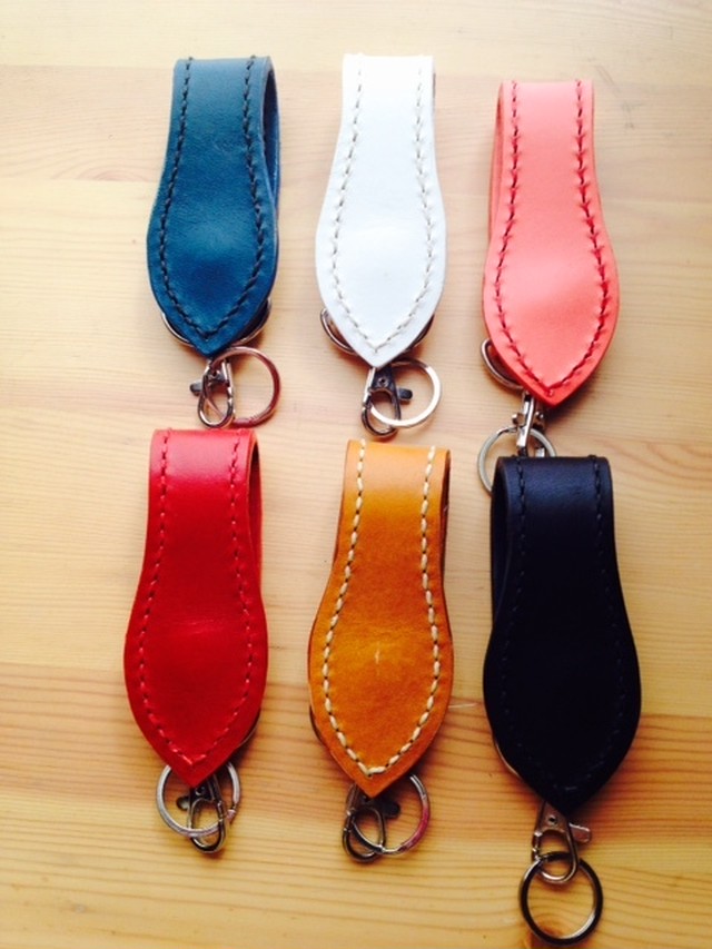 白 ホワイト キーホルダー 革 レザー メンズ レディース ペア ブランド オリジナル ベルトループ 金具 キーリング ルナ ファルファッラ レザークラフト