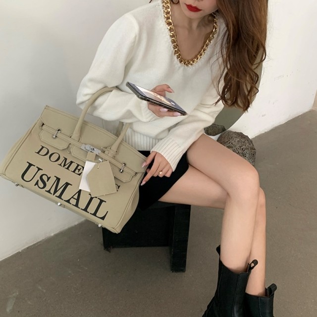 Vネック ニット レディース チェーンネック ゴールド メタル ニット 韓国 ファッション レディース セクシー かわいい 白 黒 セーター 長袖 ロング袖 異素材 ネックレス パーツ おしゃれ ゴージャス アクセサリー ニット 深ｖネック ニット セーター 冬トップス Vestito