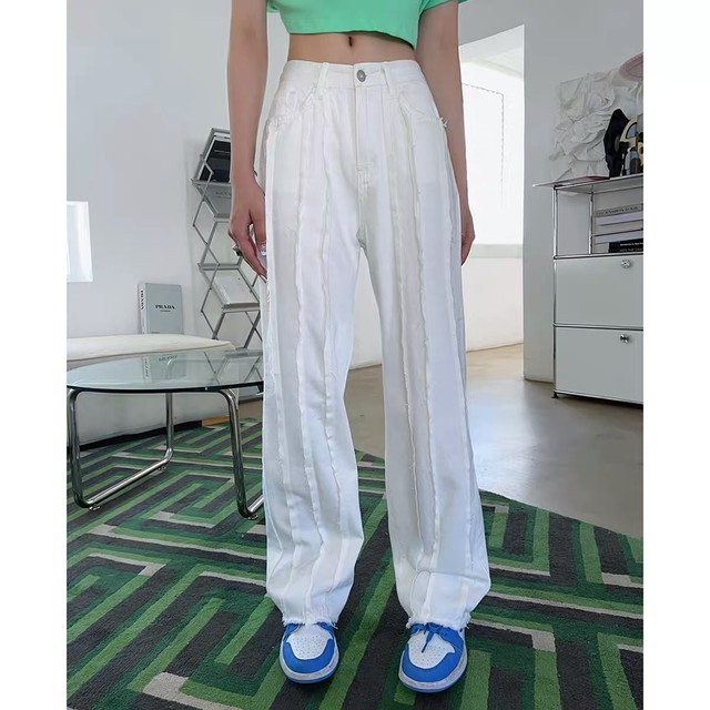 line design white pants