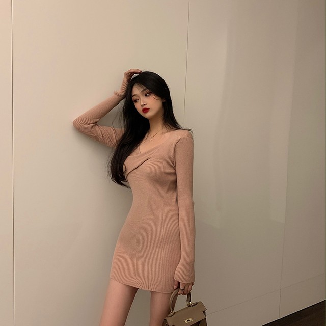 全4色 デコルテ見せニットワンピース ボディコンシャス ミニ丈 セクシー Vネック 春夏 お出かけ デート 長袖 ハイウエスト くすみカラー アースカラー 無地 Tricot By Arroser